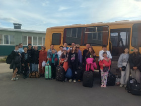 Вчера в Смоленск в лагерь отправились 25 девчонок и мальчишек.